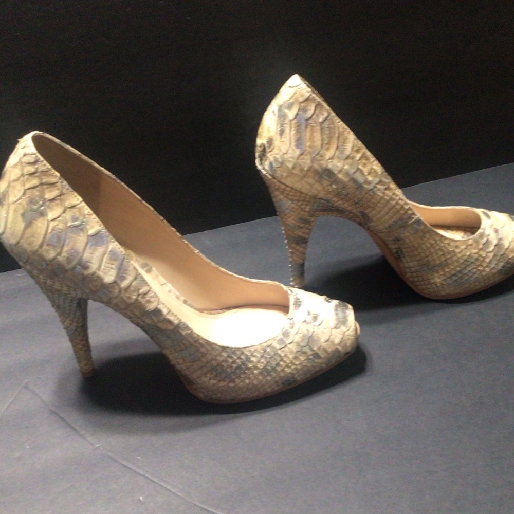 Joan & David Size 8 Croc Embossed Elegant Peep-Toe 5”Heels